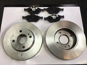 FRONT BRAKE DISCS & PADS FITS FORD FIESTA MK7 OE QUALITY - Picture 1 of 2