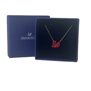 Collar colgante Swarovski icónico cisne rojo - Imagen 1 de 6