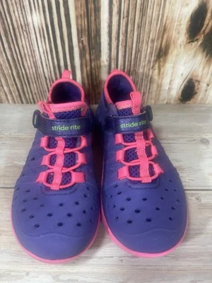 Zapatos de agua Stride Rite hechos para jugar para niños pequeños talla 10 Phibian púrpura y rosa en muy buen estado Foto 1 de 4