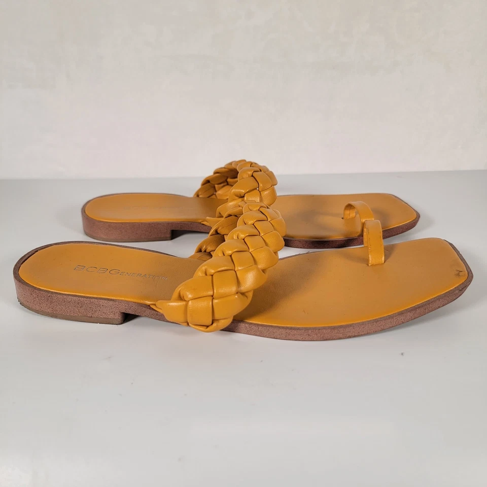 Sandalia con anillo de punta de leti BCBGeneration en amarillo, talla 9 Foto 1 de 4