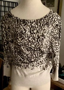 Atemberaubender DKNY Animal Print Pullover Oberteil/Gr. M/3/4 Arm/Schaufel/Raglan/Baumwolle/Rayon - Bild 1 von 24