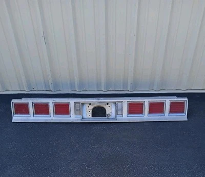 1980 1981 1982 1983 1984 1985 Chevy Caprice panel de cabezal trasero OEM.  Foto 1 de 4