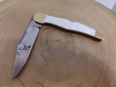 CUCHILLO PLEGABLE EL AÑO DEL DEPORTISTA CAZA Y PESCA EL CIERVO COLA BLANCA Plateado Foto 1 de 4