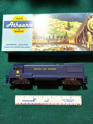 ATHEARN HO #3402 NORFOLK AND WESTERN U28B POWERED CAB#1903 - Image 1 of 4