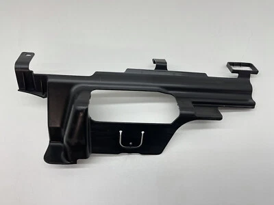 SOPORTE REFUERZO CINTURÓN SEGURIDAD LADO CONDUCTOR IZQUIERDO AUDI Q3 OEM 2015-18 Foto 1 de 4