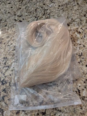 女式 15 英寸无胶假发分层金色 — 第 1/4 张图片