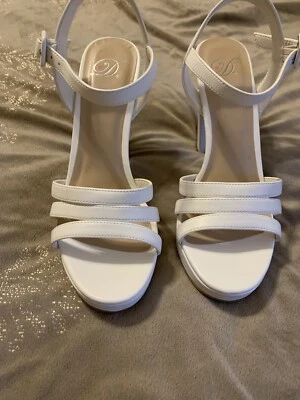 Tacones blancos con tiras para mujer 7 1/2 Foto 1 de 4