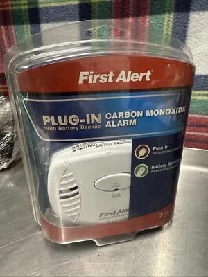 First Alert CO605 Carbon Monoxide Plug-In Alarm - White - Image 1 of 4
