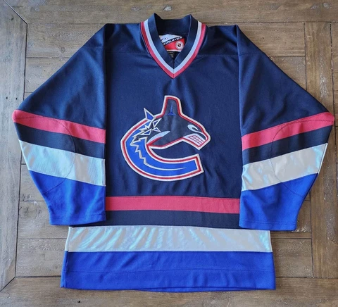 Vintage Pro Player Vancouver Canucks Orca Official NHL Jersey Mens Medium Cover