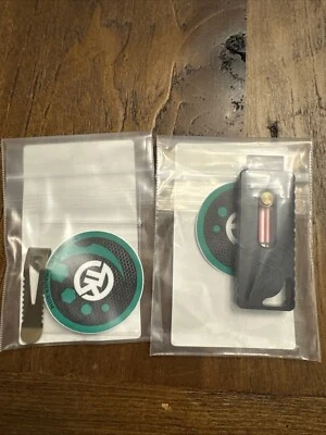 Chaveiros táticos TUKK XL anodizado preto e bronze com clipe de bolso bronze novo em folha - Imagem 1 de 4