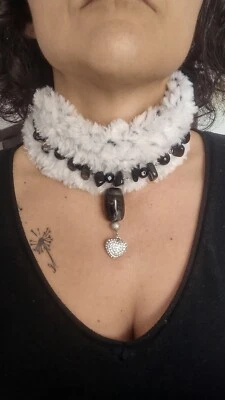 COLLARINO PELOSO CON PIETRA ONICE - Immagine 1 di 3