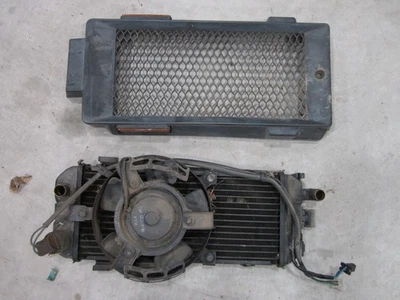 Conjunto de radiador de sombra Honda VT700C 1984 usado con ventilador y cubierta cubierta Foto 1 de 2
