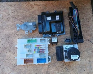 2016 VOLVO V40 2.0 D2 MANUAL DIESEL ECU KIT 31452623 - Picture 1 of 11