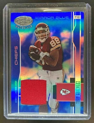 Camiseta deportiva Tony Gonzalez 2003 Leaf Certified Materials espejo azul #24/50 Chiefs Foto 1 de 2