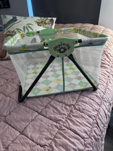 Vintage 1983 Coleco Cabbage Patch Puppe Laufstall Spielzeug klappbar flach & Puppenschlafsack - Bild 1 von 13