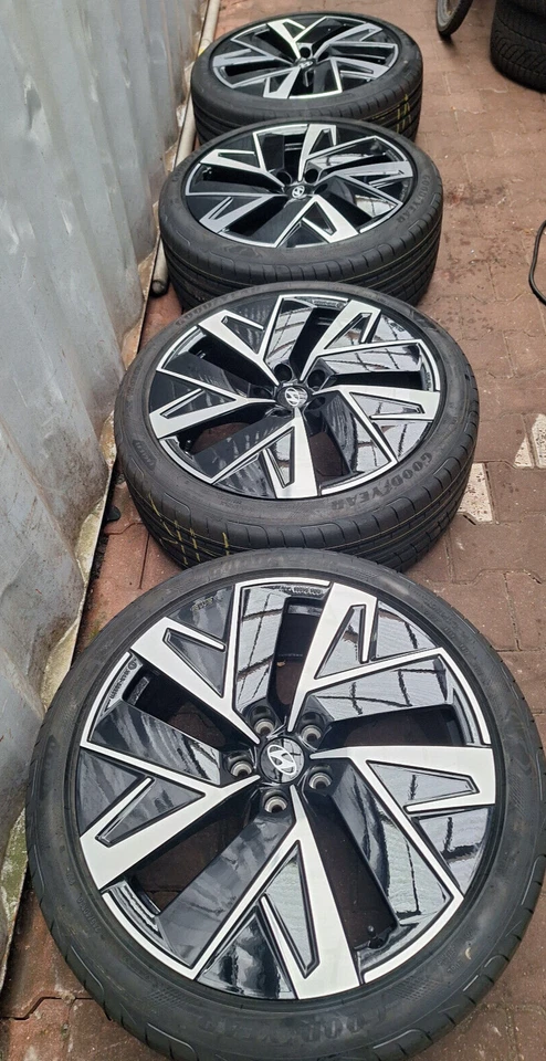 Hyundai IONIQ 6  Sommerradsatz 245 40 R20 99V 8,5X20 ET53,5 5X114,3  ALU CMS - Bild 1 von 4