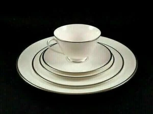 Royal Doulton SIGNET 5-teiliges Gedeck Englisch Fine Bone China - Bild 1 von 3