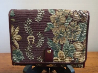 Cartera organizadora de alfombras vintage Etienne Aigner tapiz floral triple flojo Foto 1 de 4