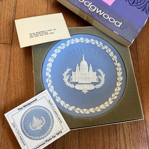 Wedgwood Blue White Jasper Christmas 1972 St Paul's Cathedral Plate - Picture 1 of 9