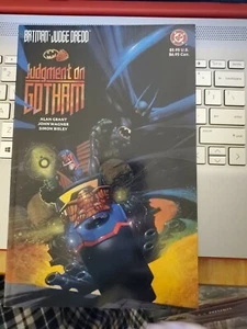 JUDGEMENT ON GOTHAM BATMAN JUDGE DREDD DC COMICS GRAPHIC NOVEL - 1991 - Picture 1 of 2