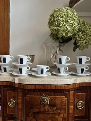 Juego de 19 tazas y platillos Lavazza Apulum Blue Band Espresso/Demitasse. Foto 1 de 4