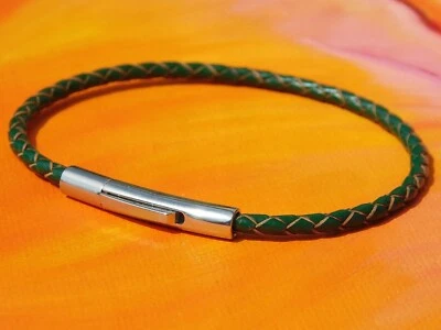 Pulseira masculina/senhoras de couro verde e aço inoxidável 3 mm por Lyme Bay Art - Imagem 1 de 3