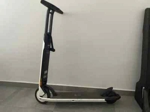 Patinete eléctrico - Segway-Ninebot KickScooter Air T15E, 250 W, 4650 mAh, 20 km - Imagen 1 de 6