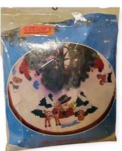 Christmas Felt Tree Skirt Kit Titan Needlecraft 36" Vtg 1990 DIY Craft - Picture 1 of 2
