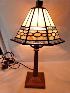 TIFFANY STYLE TABLE LAMP SMALL QUALITY VINTAGE (B)