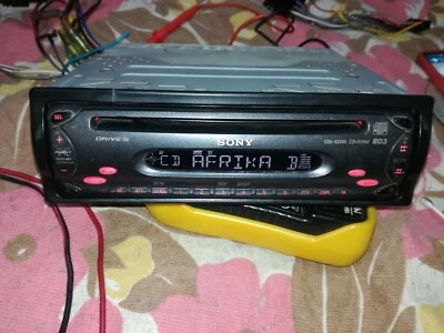 autoradio marca sony modello cdx-s2000 legge cd mp3 a un uscita rca  pot  50 x 4 - Immagine 1 di 4