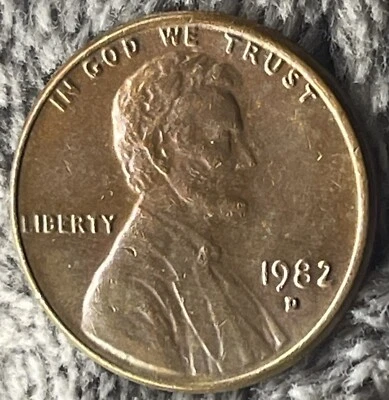 1982 d copper penny Large Dates 3.1 grams - Image 1 of 4