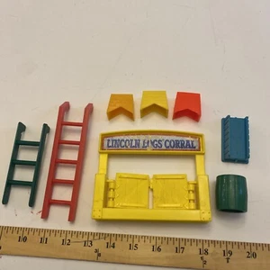 Lincoln Logs Playskool Lot Yellow Blue Piece Vintage Red Ladder Barrel Gate Sign - Picture 1 of 6