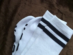 CALCETINES LARGOS CÓMODOS ALGODÓN CALIDAD DAMAS BLANCO O NEGRO CONEXIÓN FRANCESA FCUK - Imagen 1 de 8