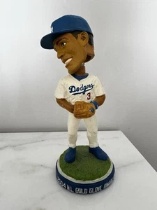 Cesar Izturis Gold Glove Variant Bobblehead La Dodgers 2005 - Picture 1 of 3