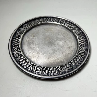 Candelabro de metal Pottery Barn platos uvas y hojas hecho en la India Foto 1 de 4