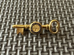 Vintage Findlay Collage Insignia Ohio Dainty Gold Lapel Pin University School - Picture 1 of 11