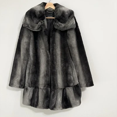 Casaco de pele Ellen Tracy preto e cinza pele sintética plissada bainha com babado TAMANHO P - Imagem 1 de 4