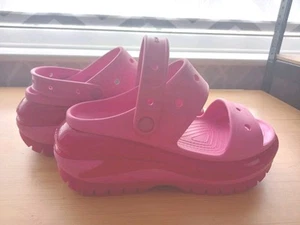 CROCS CLASSIC MEGA CRUSH IN BUBBLEGUM PINK, UK SIZE 8, IN VERY GOOD CONDITION - Picture 1 of 7