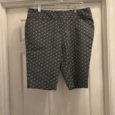 Women’s Worthington Modern Fit Black And White sateen Bermuda Shorts Size 10 NWT - Image 1 of 4