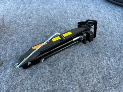 MONTAJE DE CONECTOR DE PISO OEM 97K 2007-2015 AUDI Q7 4L Foto 1 de 4