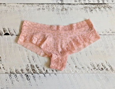 De colección Victoria’s Secret ROSA Talla XS Estampado Melocotón y Leopardo Dorado Borde de Encaje Descarado Foto 1 de 4