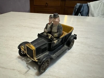 MODELLINO AUTO FORD G 30 POLITOYS STANLIO E OLLIO SCALA 1:25 DA COLLEZIONE - Immagine 1 di 4