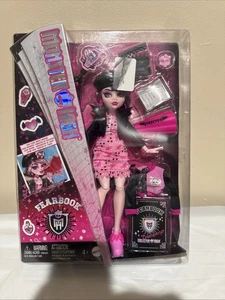 Monster High Fearbook Draculaura Puppe mit Jacke Jahrbuch & Movie Club Zubehör - Bild 1 von 6