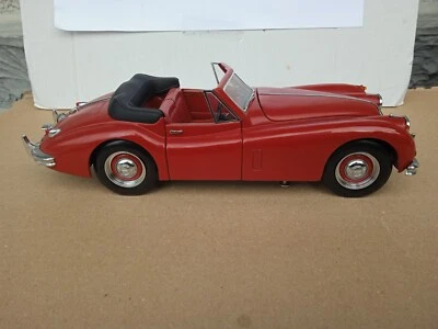 MODELLINO AUTO SUN STAR *JAGUAR XK 140* ROSSA - SCALA 1/18 - Immagine 1 di 4