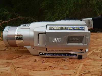 JVC GR-DVL120 Camcorder -  Silver GRDVL120 FOR PARTS REPAIR AS IS - Image 1 of 4