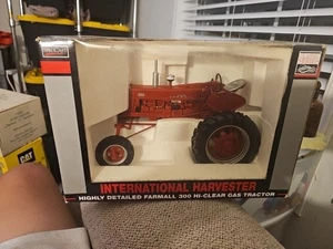 international harvester farmall 300 1/16 SCALE - Picture 1 of 1
