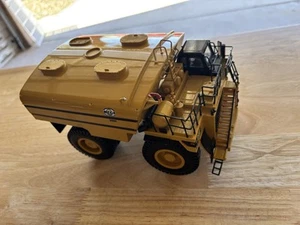 Camión cisterna de agua Klein MEGA CAT 55276 2011 desconocido modelo de resina fundido a presión 1:50 de colección - Imagen 1 de 13