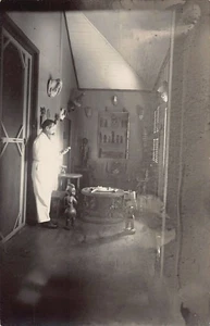 Westafrika - Marcel Lauroy in seinem Kuriositätenkabinett? - ECHTFOTO - Publ. - Bild 1 von 2