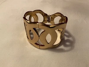 An Effective Fashionable Wide Gold Tone Cuff Bracelet - Picture 1 of 6