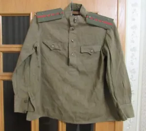 CAMICIA DA CAMPO UNIFORME MILITARE SOVIETICA 1960 capitano di fanteria bottoni ottone taglia 48 - Foto 1 di 3